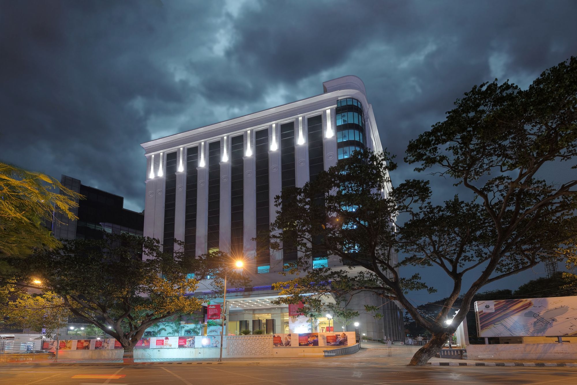 Hotel Ramada Plaza Chennai Exterior foto